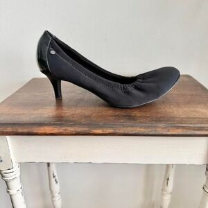 Black ballet flat / kitten heel size 9.5